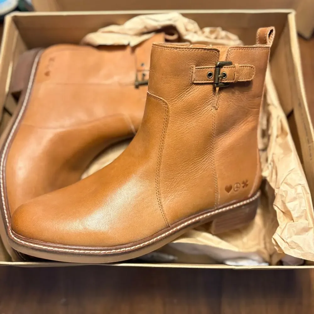 Lucky Brand Quendy Leather Boots 9.5 NWT Tan Brown Ankle Booties Buckle Western